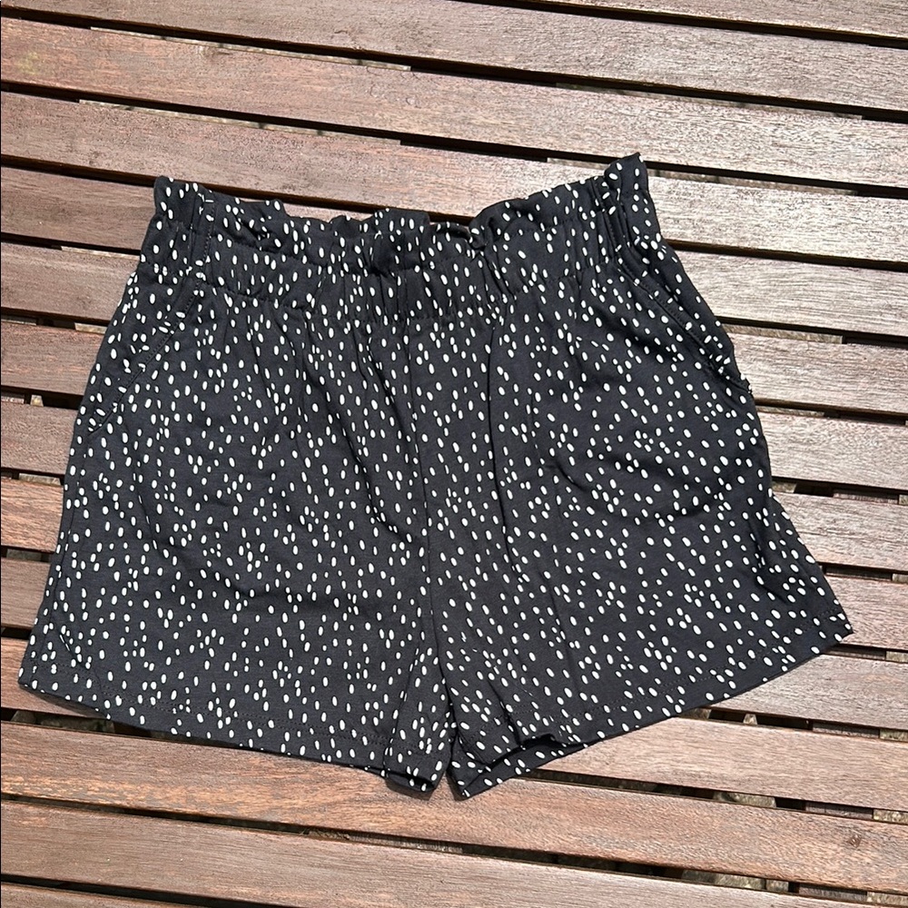 H&M Girls Stylish Black and White Shorts size 7 with pockets